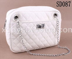 從源頭到時(shí)尚 廠(chǎng)家直銷(xiāo)女包批發(fā)與針紡織品銷(xiāo)售新趨勢(shì)